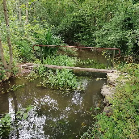 Petite Cabane De La Gare De Lurey Conflans Οργανωμένο κάμπινγκ